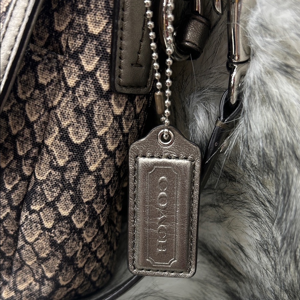 Coach Taylor Snake Pattern flap Crossbody handBag / crossbody - Picture 3 of 15